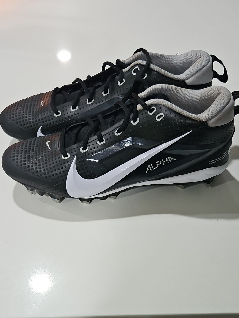 Nike Alpha Menace 4 Men’s Black and White Football Cleats Sz 11